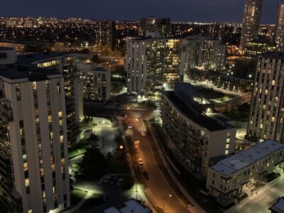 تشویق ملی کارکنان خط مقدم مقابله با ویروس کرونا در تورنتو کانادا