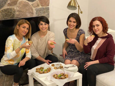 تهیهی پیتزای وگان در دوران قرنطینه در تورنتو کانادا