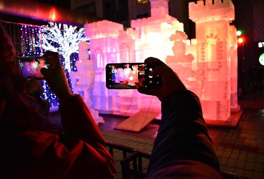 فستیوال مجسمه های یخی در پارک یورکویل ویلج کانادا