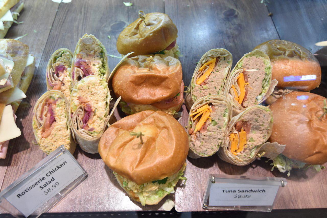 فودکورت ریجتری نچرال مارکت در تورنتو کانادا