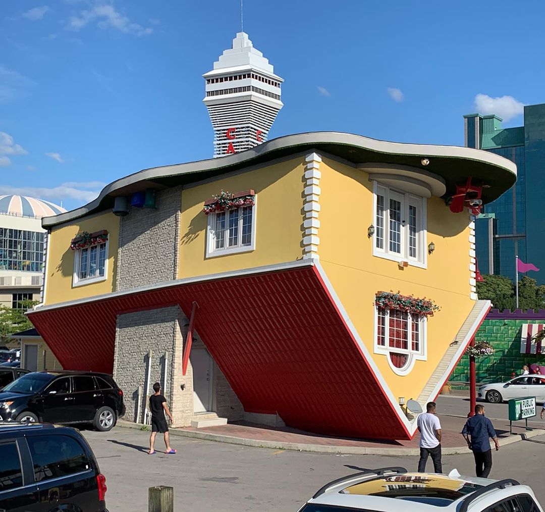 خانهی وارونه در آبشار نیاگارا