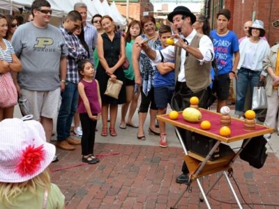 فستیوال هنر در دیستیلری دیستریکت تورنتو کانادا